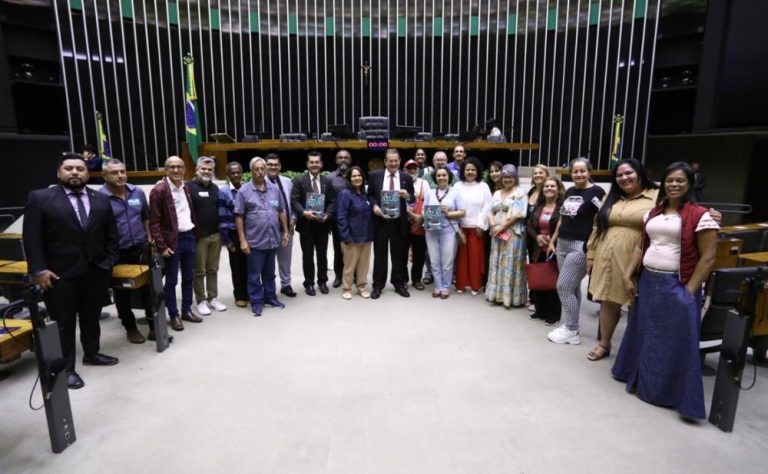 Comissão Pastoral da Terra é homenageada na Câmara dos Deputados
