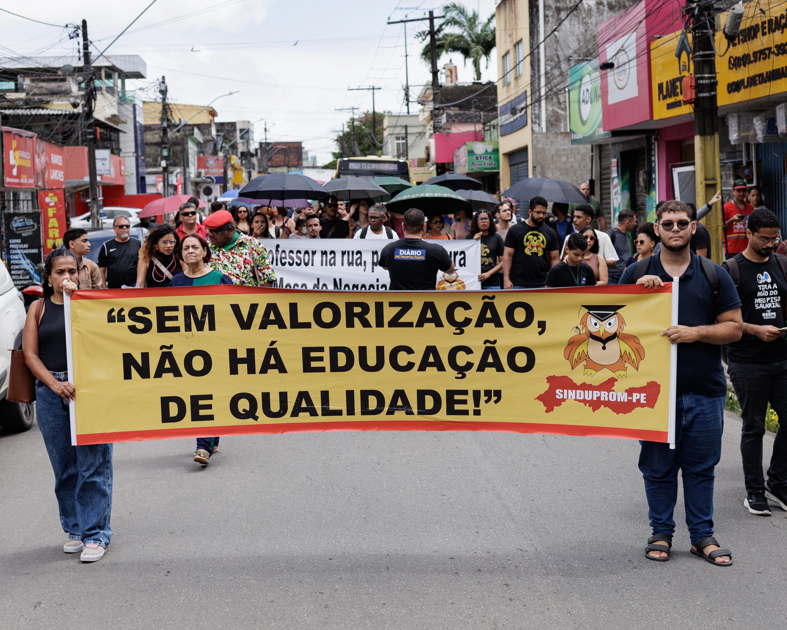 Protesto da educação de São Lourenço (PE) critica defasagem salarial