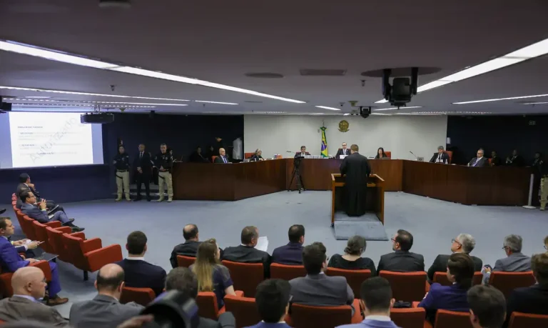 STF trial of Bolsonaro and generals may trigger long-overdue military reform, experts say