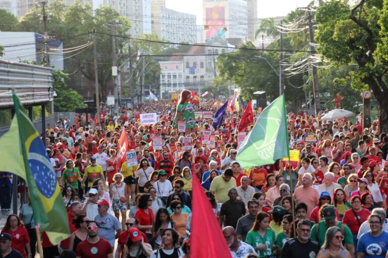 O Congresso é inimigo do povo - e o lugar do povo é nas ruas