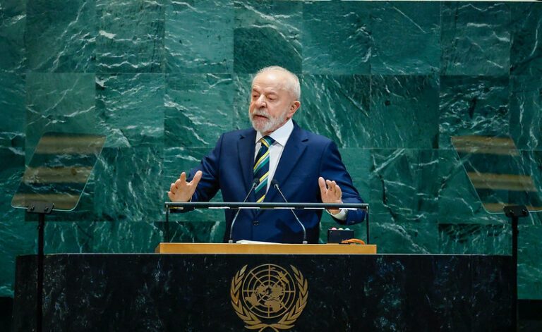 Lula questiona Trump e diz que condenação de Bolsonaro é recado a 'candidatos a autocratas'