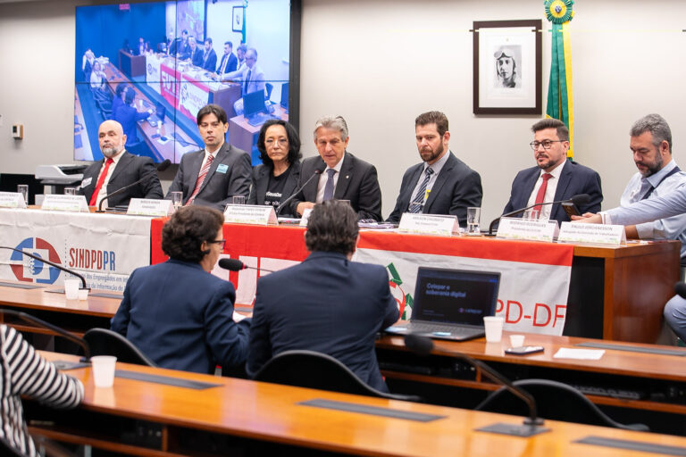 Venda da Celepar coloca em risco soberania digital do Paraná