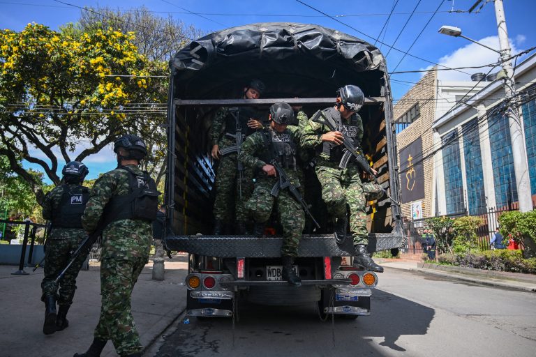 Colômbia condena ex-militares por falsificar provas em assassinatos e responsabiliza Exército