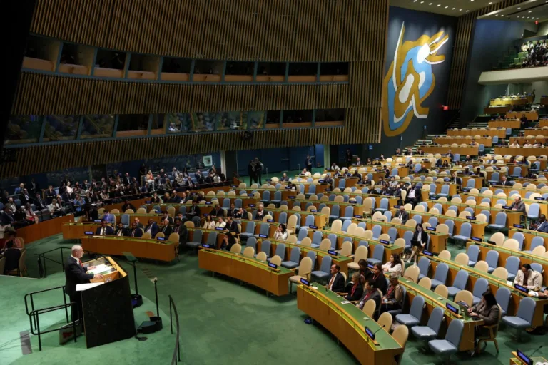 Em plenário da ONU esvaziado, Netanyahu nega genocídio, fome em Gaza e rejeita Estado palestino