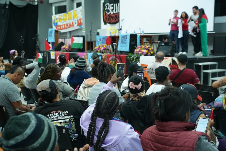 Movimentos da Colômbia se reúnem para discutir alternativas ao modelo neoliberal de cidades