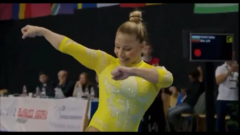 Com dancinha de comemoração, Flávia Saraiva conquista ouro na Copa de Ginástica Artística