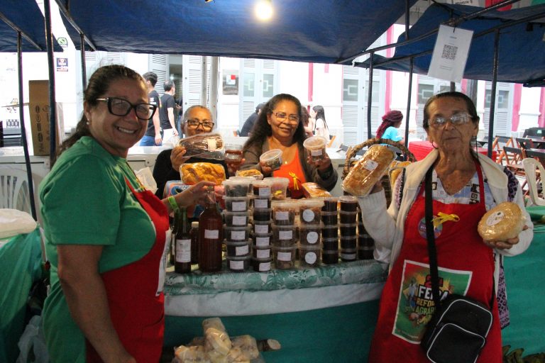 Feira é comida, diversão, arte e reforma agrária!