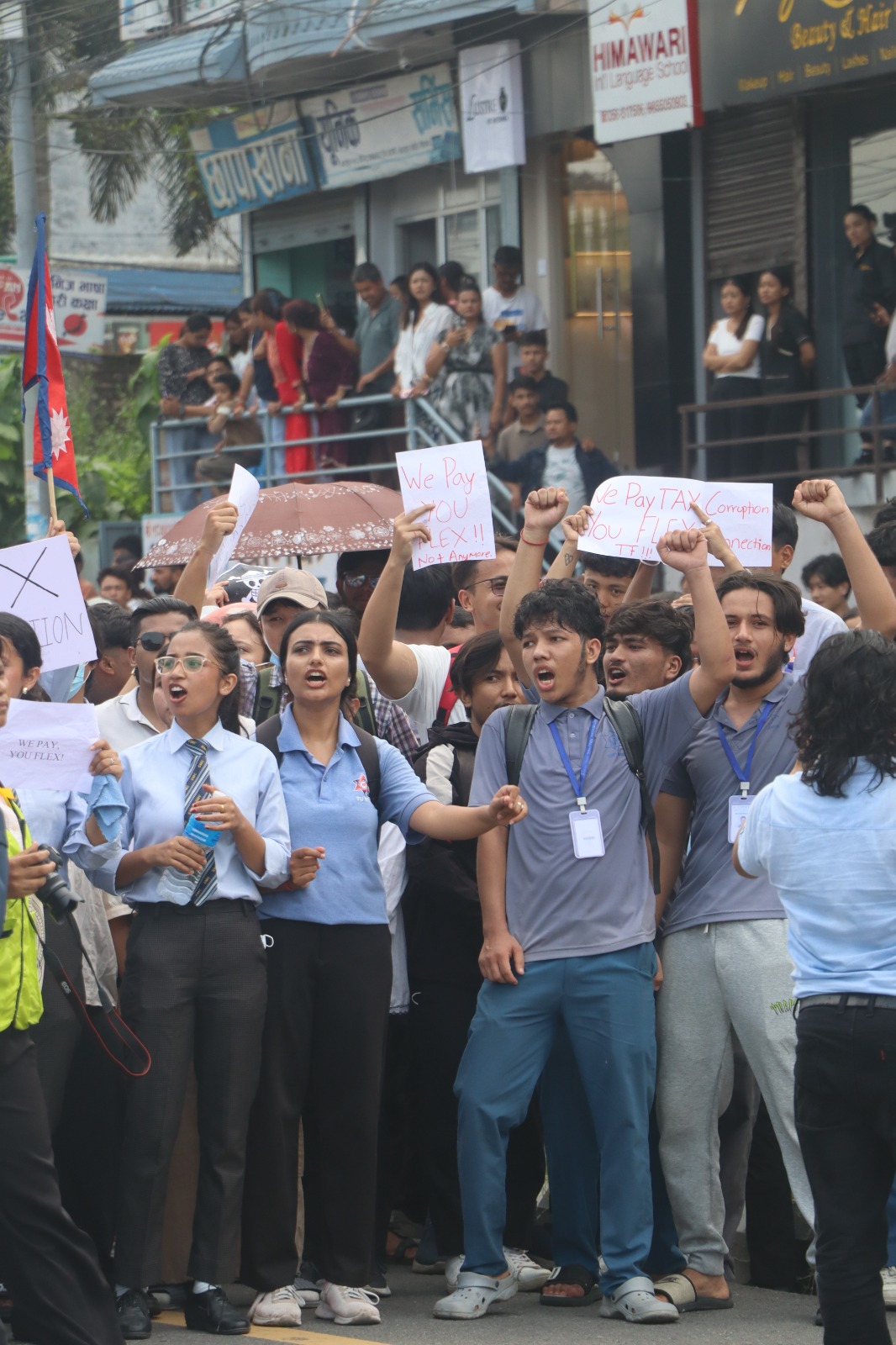 Manifestantes tomaram as ruas de Kathmandu no início de setembro em protestos que levaram à queda do governo de Khadga Prasad Oli