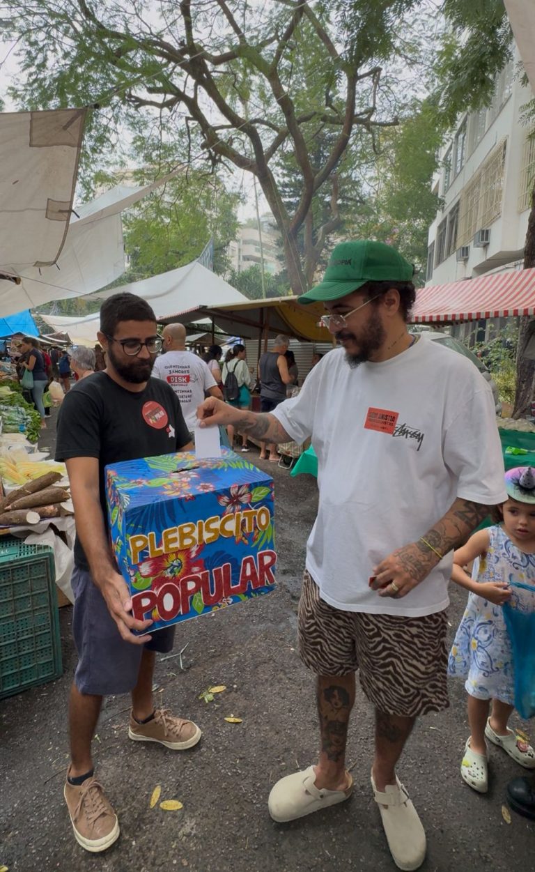 Marcelo D2 participa de plebiscito popular no Rio e diz 'é preciso desafogar o trabalhador'