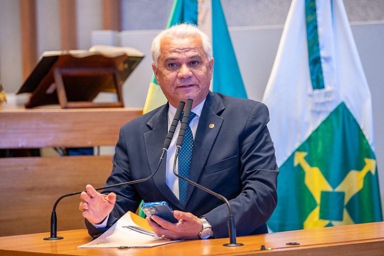 Deputado do DF é condenado por vídeo com ataques a professora e religiões de matriz africana