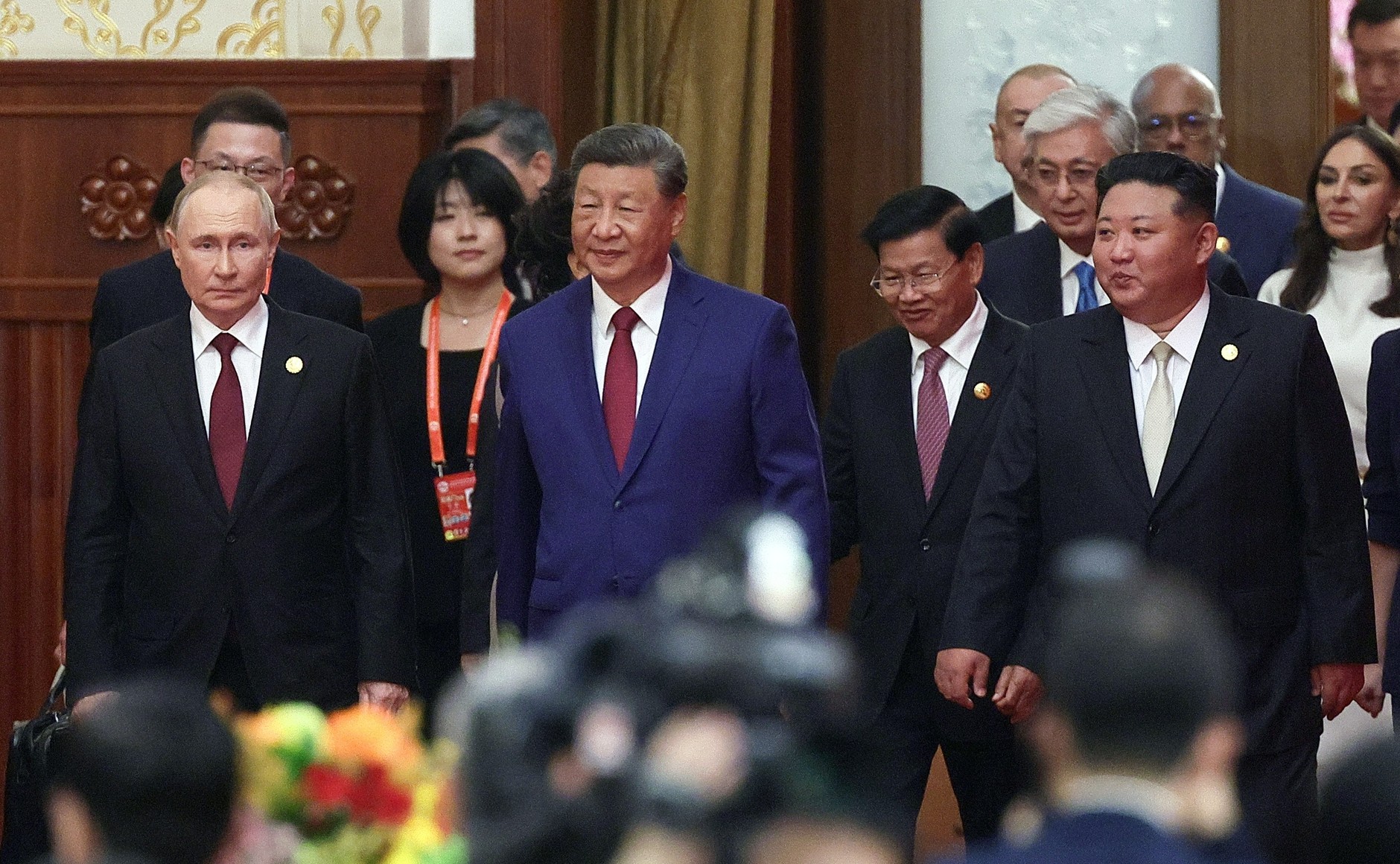 Vladimir Putin, Xi Jinping e Kim Jong-un, antes do início da recepção de gala em comemoração ao 80º aniversário do fim da Segunda Guerra Mundial.