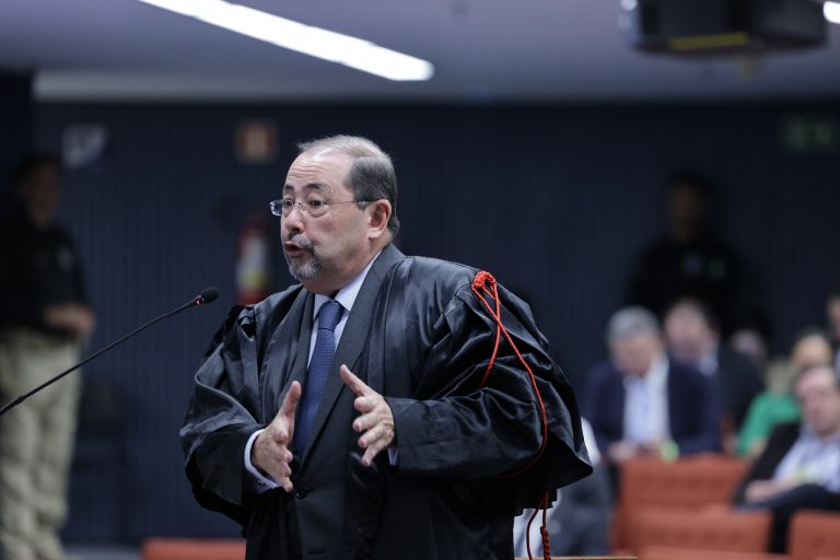 Defesa diz que Bolsonaro foi 'dragado para os fatos' em delação de Mauro Cid e pede absolvição