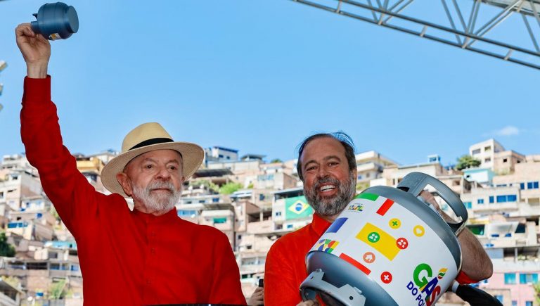 Lula lança Gás do Povo para 15 milhões: 'Minha mãe já chorou por causa de um botijão de gás'