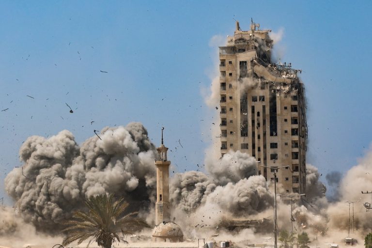 Israel diz estar abrindo 'as portas do inferno' em Gaza ao bombardear áreas densamente povoadas