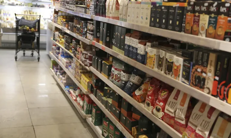 Preço da cesta básica cai em 24 das 27 capitais brasileiras, mostram Dieese e Conab
