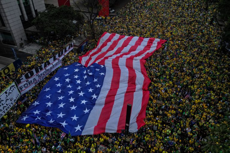 U.S. flag on the Independence Day: far right calls for amnesty for Bolsonaro and coup plotters