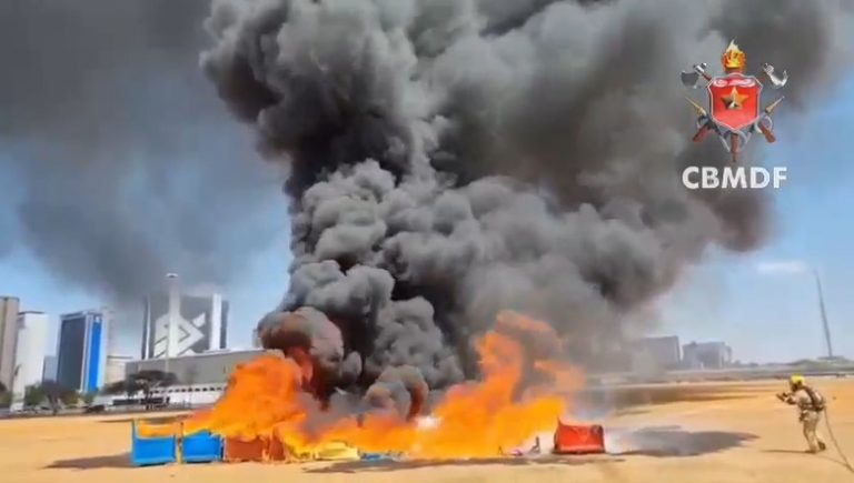 Banheiros químicos são incendiados em Brasília enquanto Moraes vota por condenação de Bolsonaro