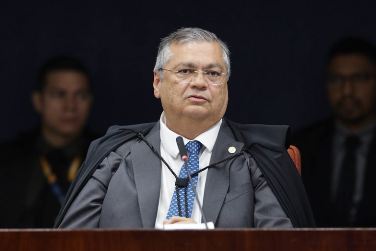 Dino vota pela condenação de Bolsonaro e diz que crimes não podem ser anistiados
