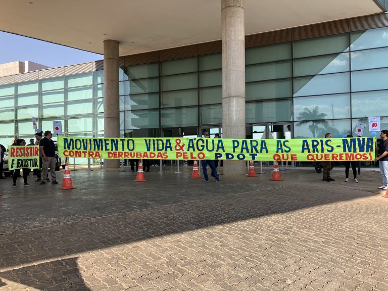 Moradores de áreas que sofreram derrubadas fazem manifestação e exigem inclusão no Pdot