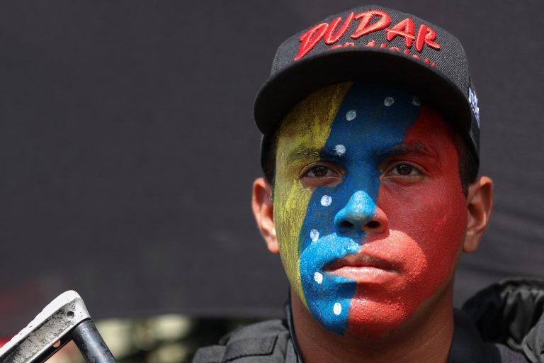 Venezuela inicia treinamento de voluntários para defesa nacional frente a ameaças dos EUA