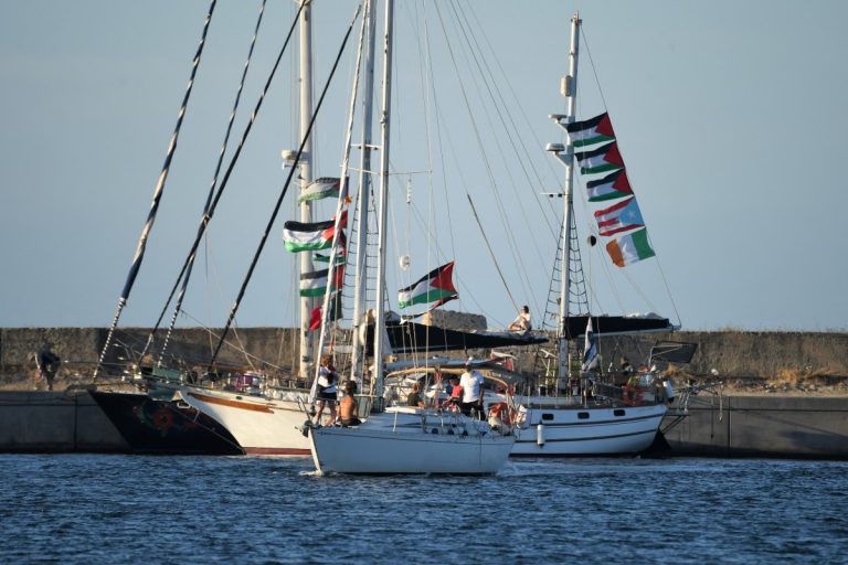 Navios israelenses fazem 'manobras perigosas' contra Flotilha humanitária