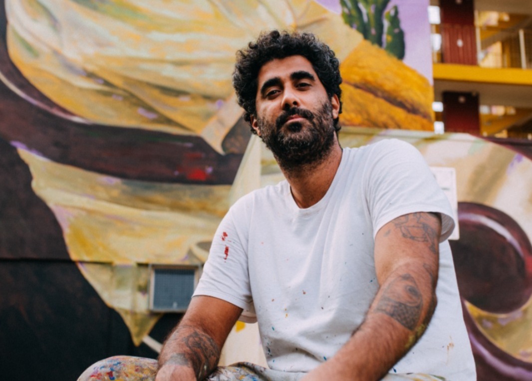 Muros pintados por Caze já homenagearam nomes como os de Pixinguinha, Elza Soares e João Cândido