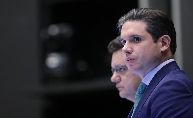 Hugo Motta vai pautar ‘PEC da Blindagem’ e anistia; deputados criticam 'pacotão da impunidade'