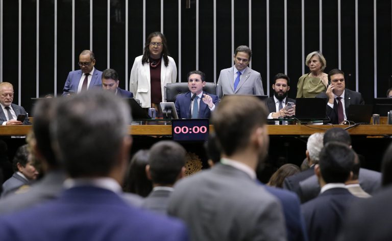 Câmara dos Deputados aprova PEC que blinda parlamentares de processos criminais