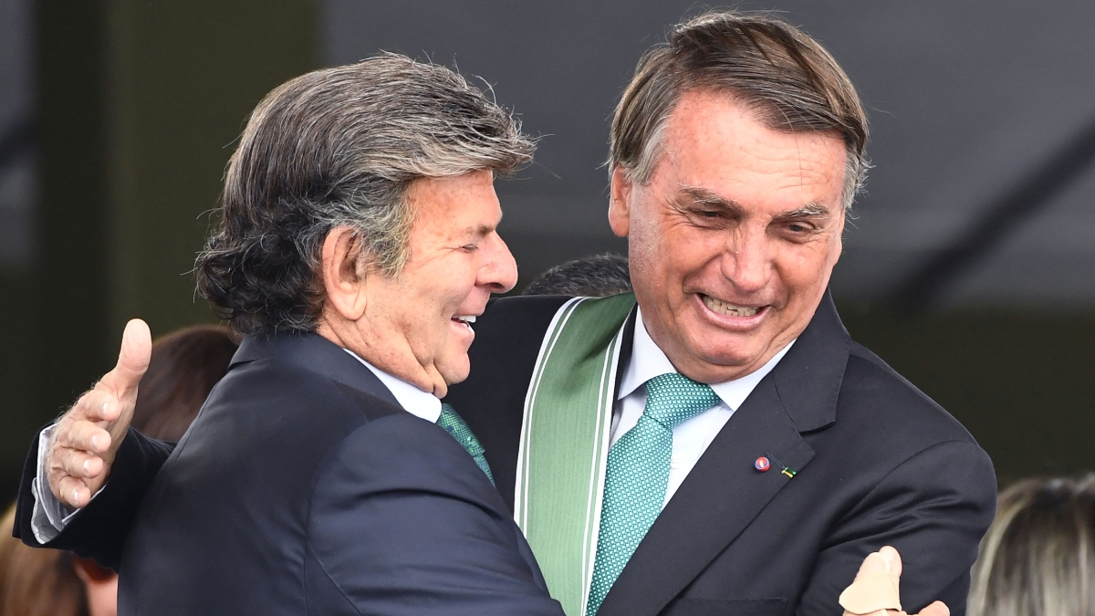 Ministro do STF Luiz Fux e ex-presidente Jair Bolsonaro (PL), condenado por tentativa de golpe
