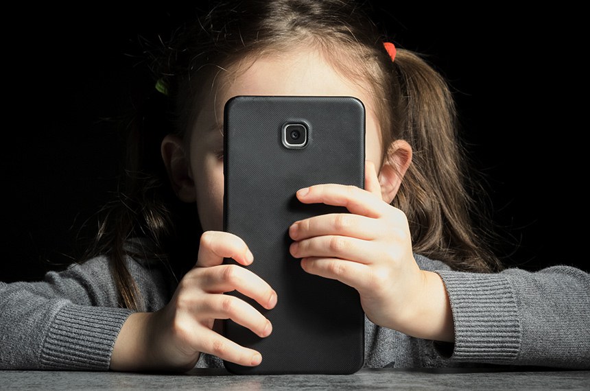 Presidente Lula sancionou o Estatuto Digital da Criança e do Adolescente; lei foi proposta pelo senador Alessandro Vieira (MDB-SE) e ganhou força após denúncias feitas pelo influenciador Felca