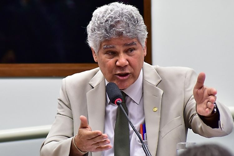 Chico Alencar (Psol-RJ) defende cassação e prisão preventiva do filho de Bolsonaro