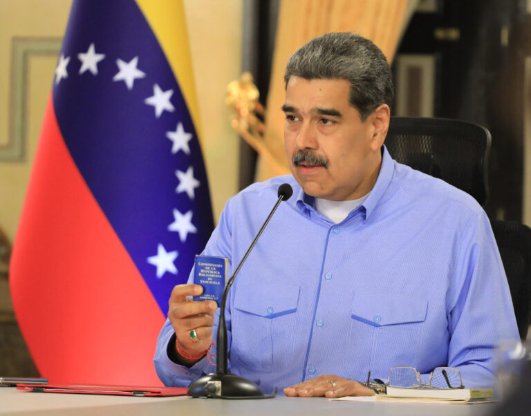 Venezuela abre caminho para estado de exceção em caso de ataque de Trump