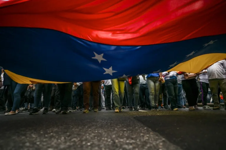 Venezuela ativa novas Zonas de Defesa Integral e EUA anunciam ataque que deixou seis mortos