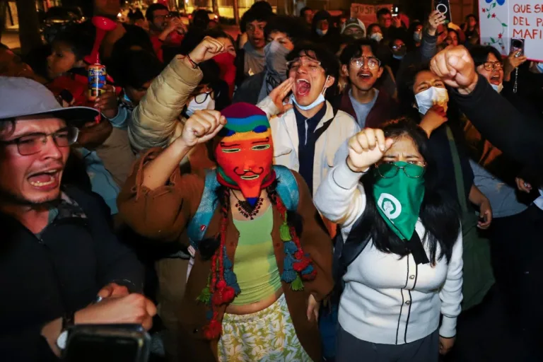 Protestos no Peru continuarão mesmo após destituição de presidente, avalia analista político