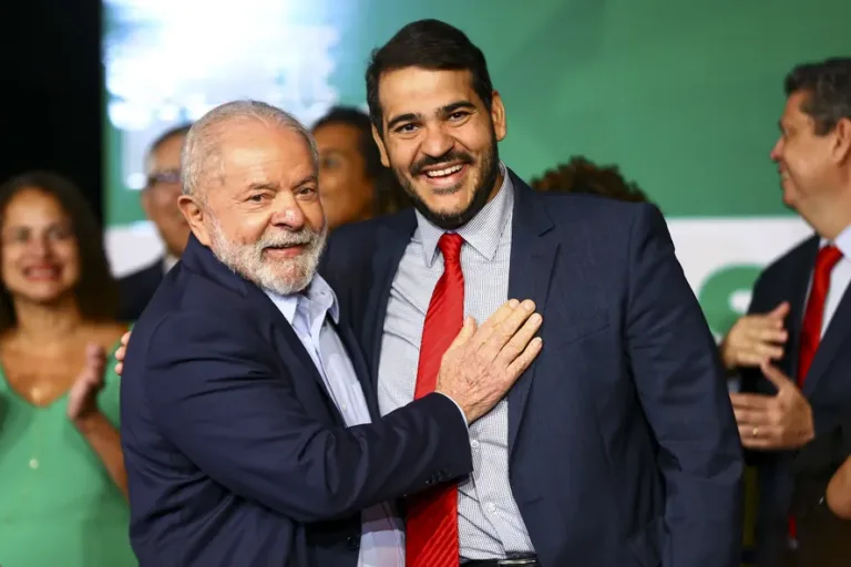 Jorge Messias representa direção democrática no diálogo com evangélicos, diz pesquisadora