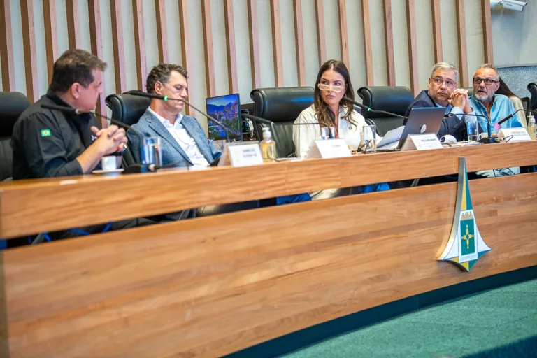 CPI do Rio Melchior debate problemas na drenagem urbana e anuncia água tratada para comunidade 