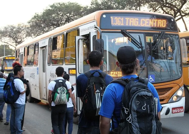 Caravana Tarifa Zero reúne militantes em Brasília por transporte público gratuito