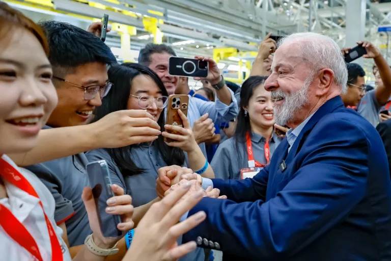 Lula consolida favoritismo enquanto direita se fragmenta, avalia cientista político