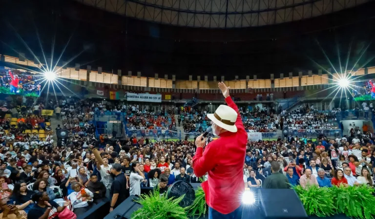 Lula anuncia investimento de mais de R$ 100 milhões para cursinhos populares em 2026
