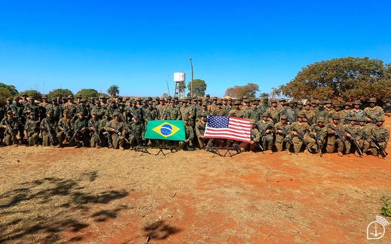 Em entrevista, Miguel Stedile e Gabriel Vera Lopes analisam dependência militar do Brasil e nova ofensiva dos EUA na América Latina