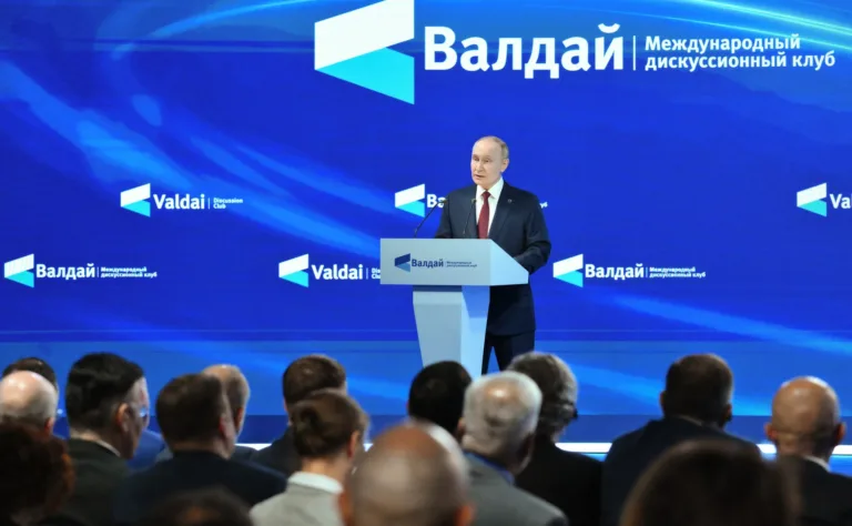 Acusações de que Rússia pode atacar a Otan são 'absurdas', diz Putin