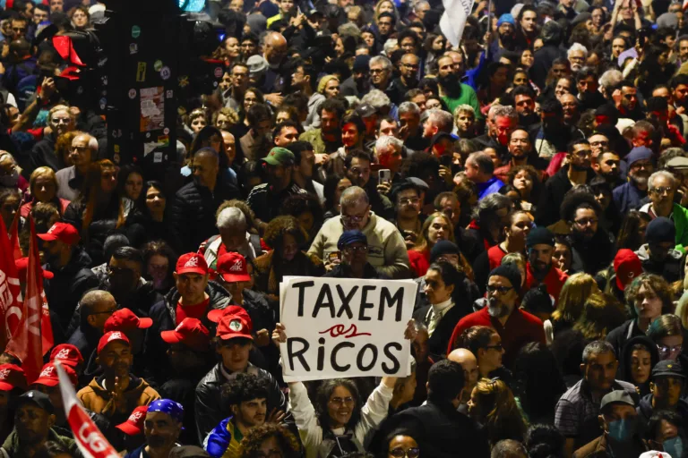 Unanimidade sobre isenção de IR surpreende, e analistas veem vitória do governo e das ruas