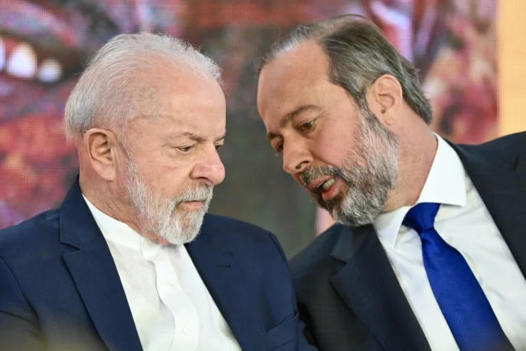 Lula sanciona projeto que cria o programa Luz do Povo e amplia a tarifa social de energia