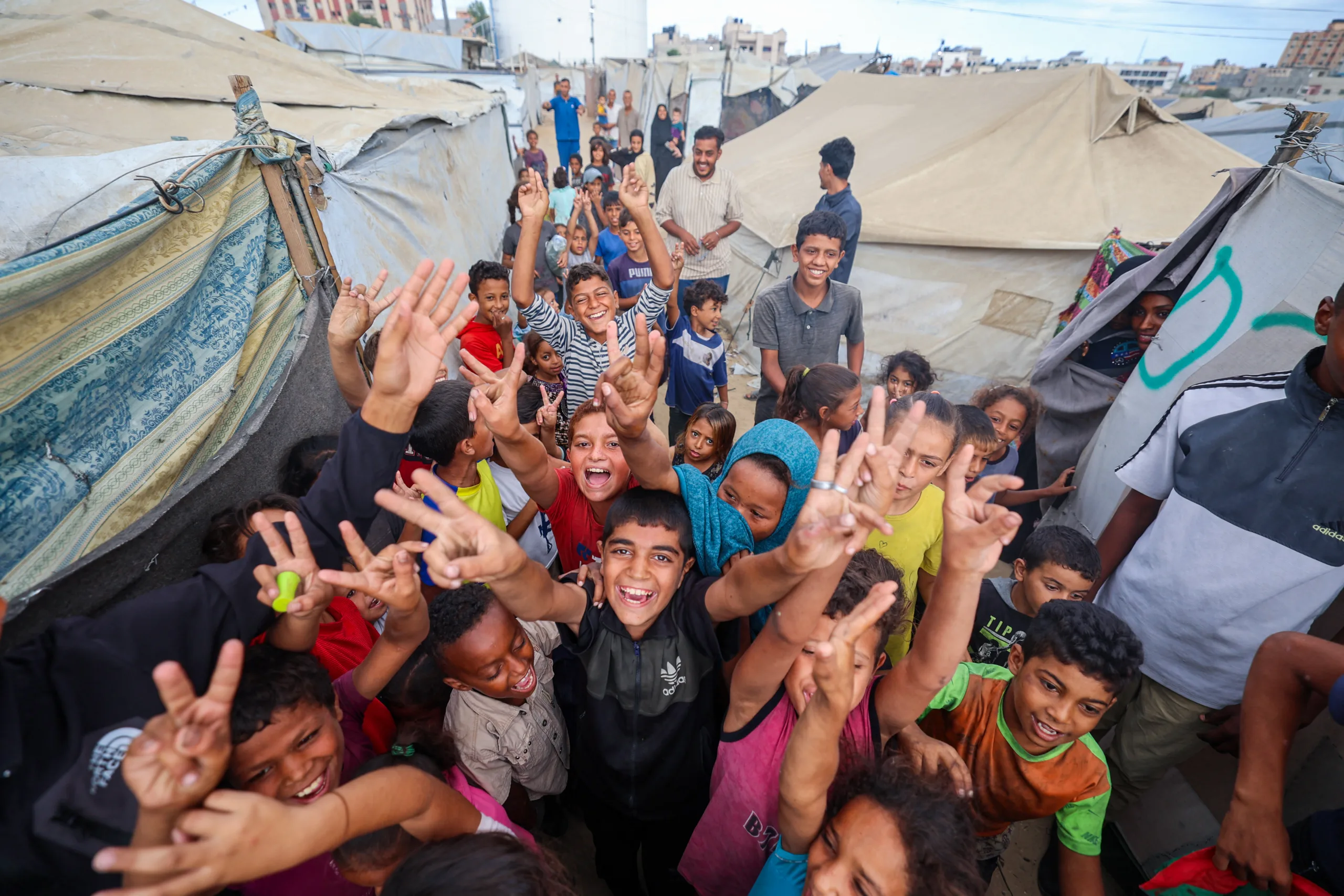 Crianças palestinas celebram fim da guerra