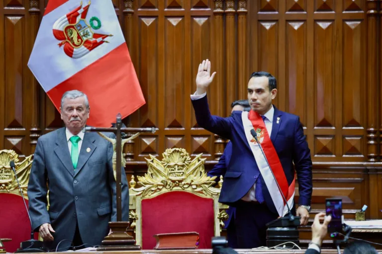 Direitista José Jerí, presidente interino do Peru, foi acusado de violência sexual e corrupção