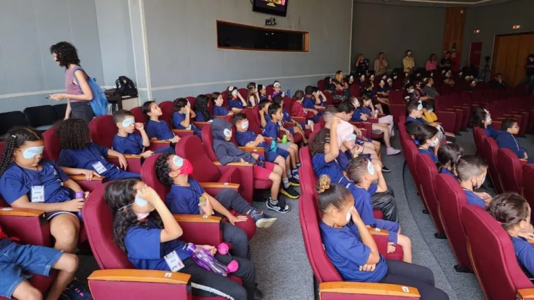 Festival de Cinema Acessível Kids leva 'Frozen' à União de Cegos do Rio Grande do Sul