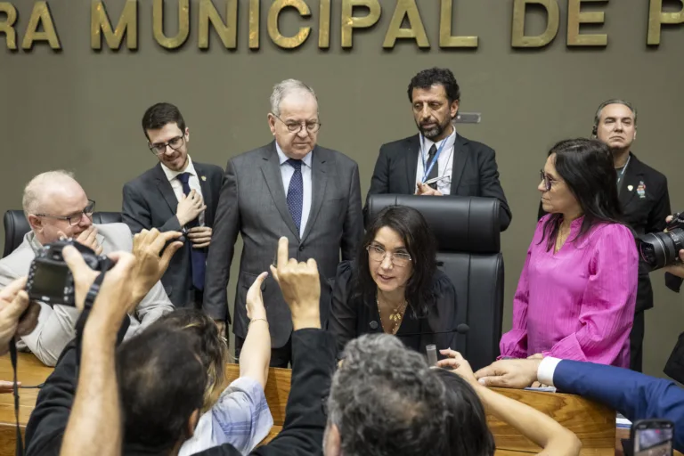 Não há condições para Nádia permanecer presidente da Câmara de Vereadores de Porto Alegre