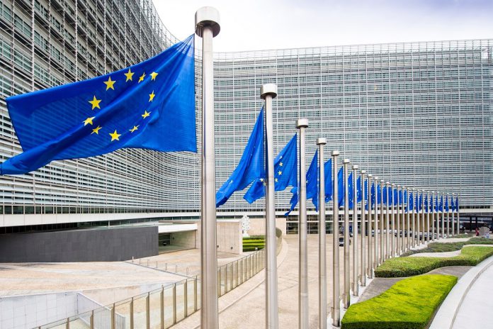 UE restringe emissão de vistos para cidadãos russos; Kremlin critica decisão