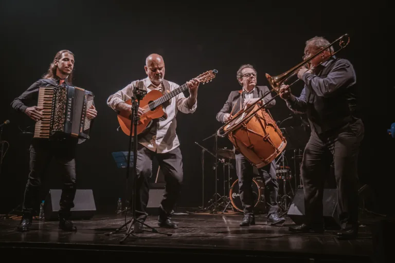 Quartchêto encerra turnê com show gratuito em Porto Alegre