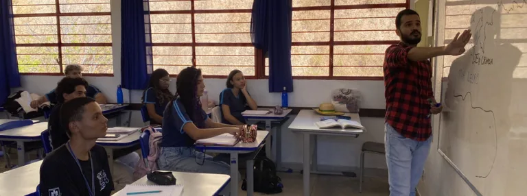 Dia do professor e da professora para além do simbolismo